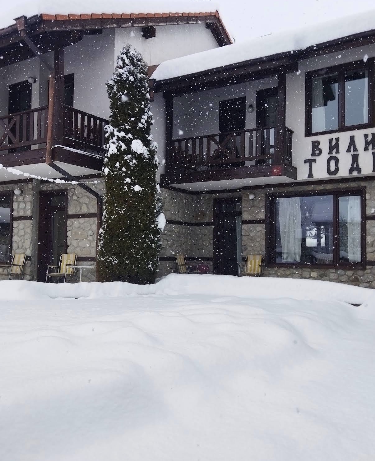Schneefall am Ferienhaus — Premium Villa Tode, Bansko